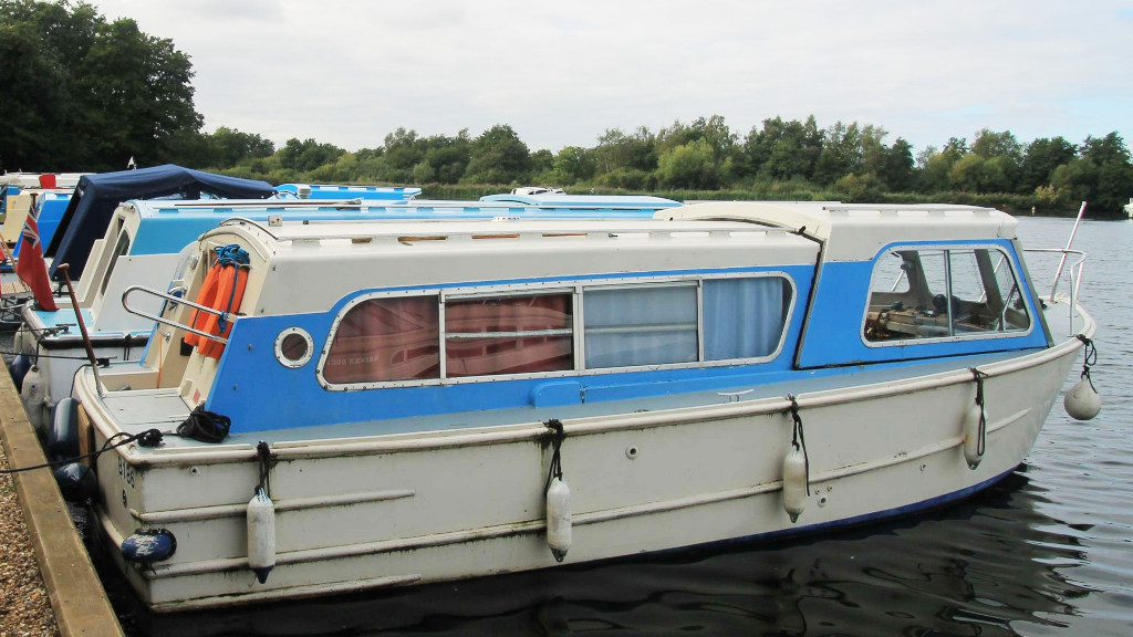 Side view of Maytime Safari