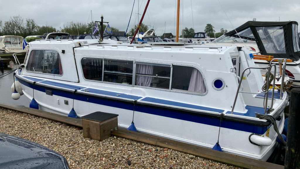 Side view of Alfresco