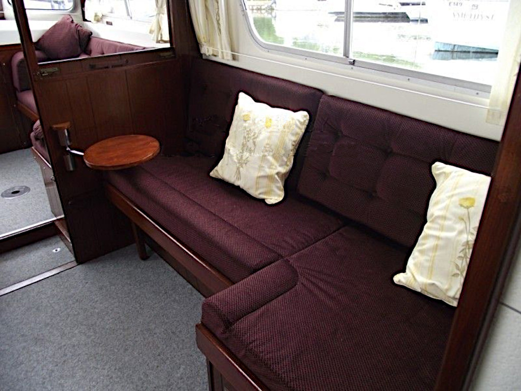 To Starboard in the mid cabin