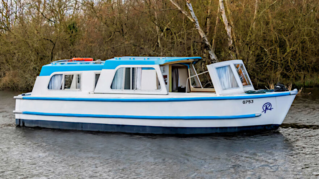 Capri with wheelhouse open